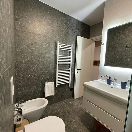 Rov Bright Apartamento Tirana